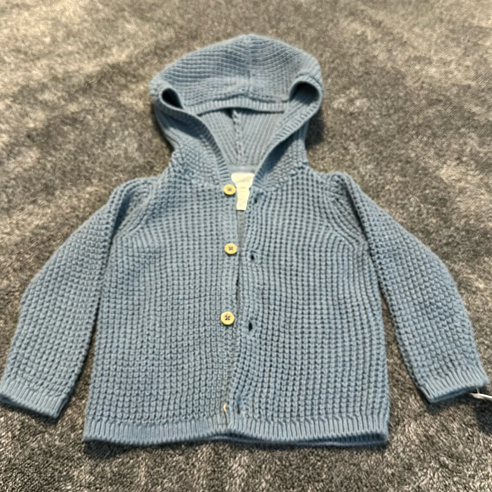Hooded sweater